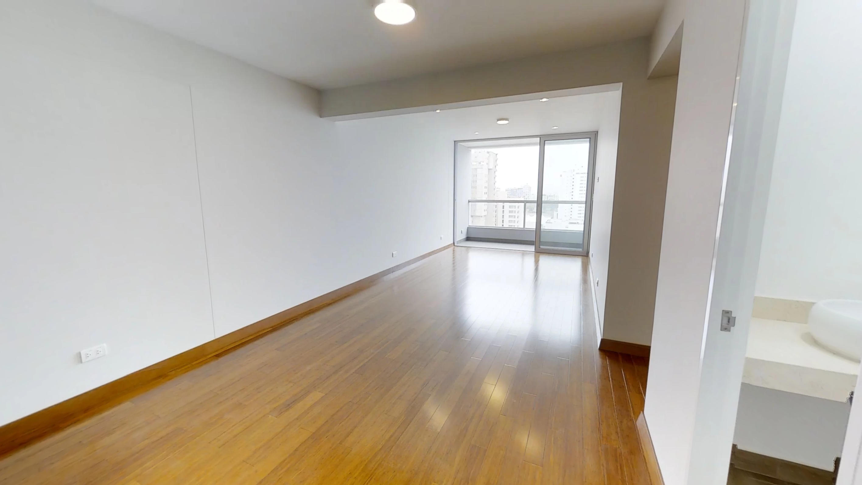 Recorrido virtual 360 de un departamento sin amoblar del edificio Los Castaños, San Isidro
